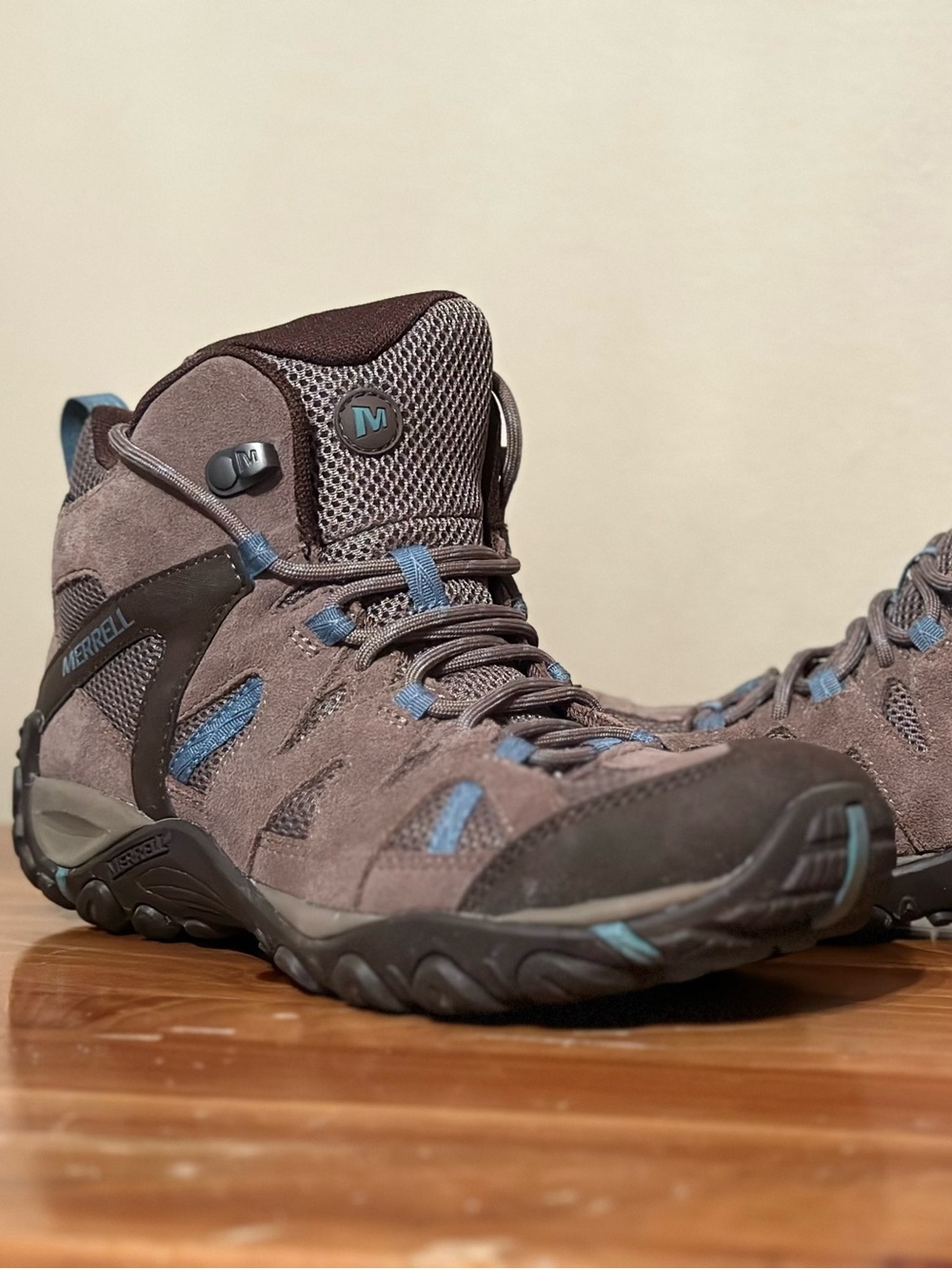 Merrell Women's Deverta 2 Mid Waterproof Hiking Boots